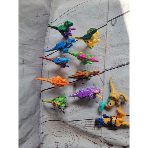 11 Dinosaur Building Bricks and Blocks toys 2 Not Complete Unbranded - Picture 7 of 8